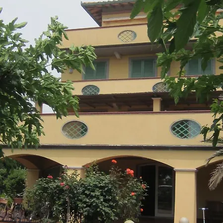 Lägenhetshotell Il Corallo Pietrasanta