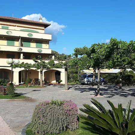 Il Corallo Lägenhetshotell Pietrasanta
